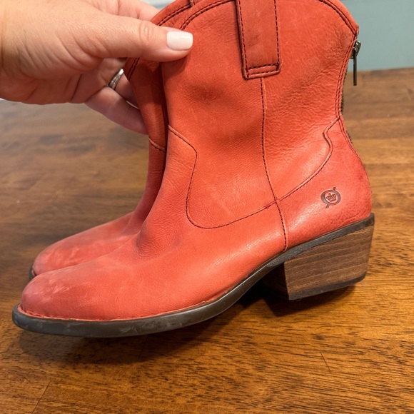 Women's Born coral orange Red Leather Ankle Boots size 7 - Picture 7 of 11